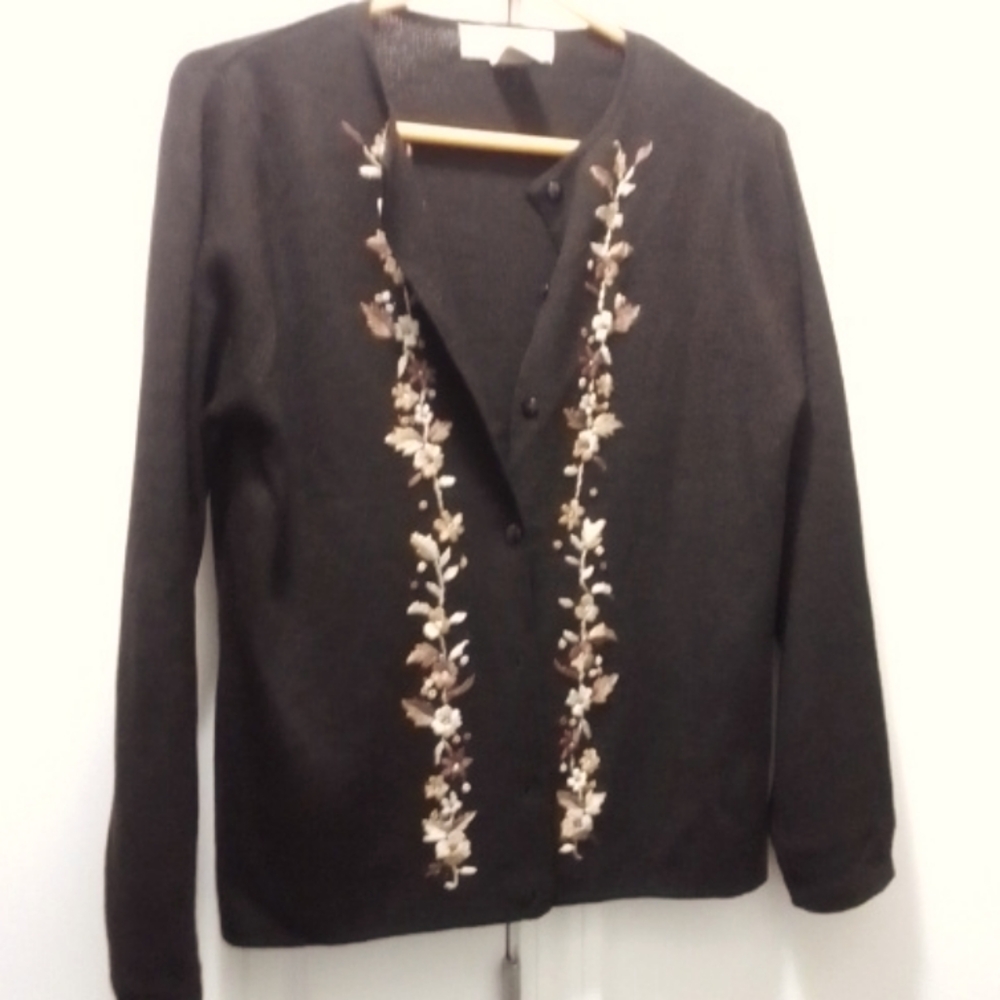 vintage beautiful Brown sweater embroidered unsides with buttons